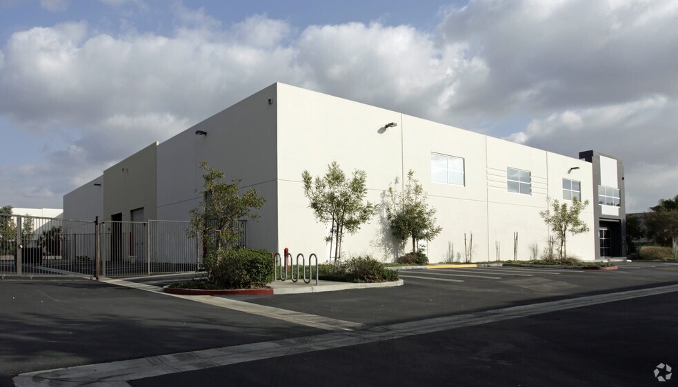 More Photos Of 15060 Hilton Dr, Fontana Warehouse For Sale