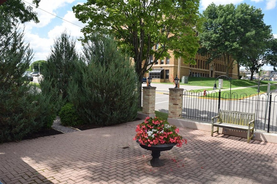 More Photos Of 138 1st St, Baraboo Office For Sale