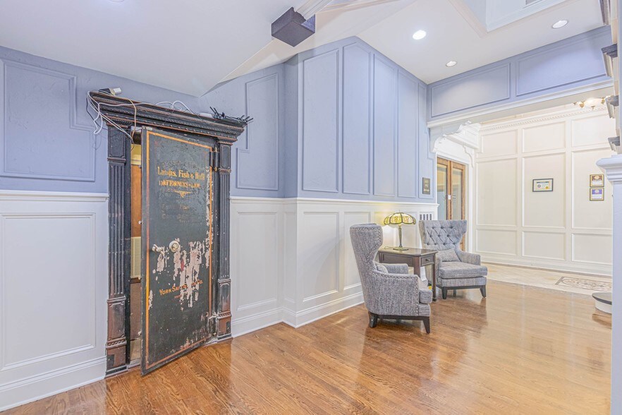 More Photos Of 110 W Indiana Ave, Deland Office For Sale