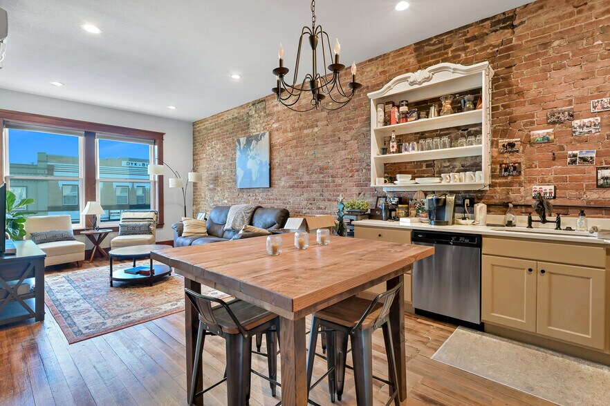 More Photos Of 412 Front St, Lynden Storefront Retail Residential For Sale