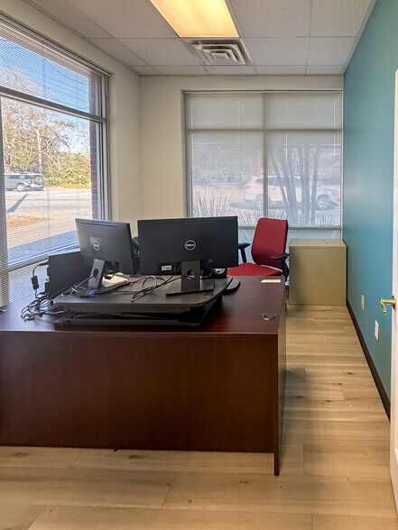 More Photos Of 1321 Ashley River Rd, Charleston Office For Lease