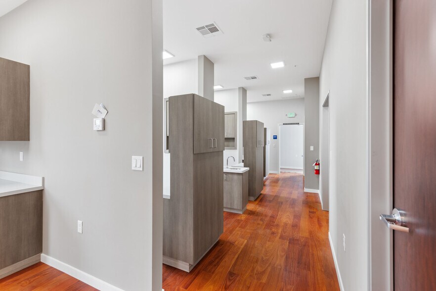 More Photos Of 420 Peninsula Ave, San Mateo Medical For Sale