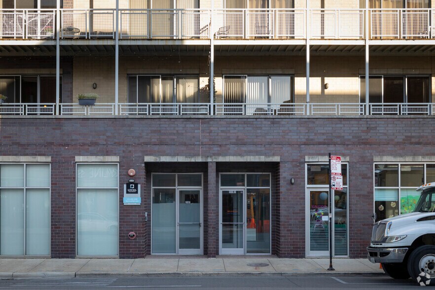 More Photos Of 2157-2159 N Damen Ave, Chicago Apartments For Lease