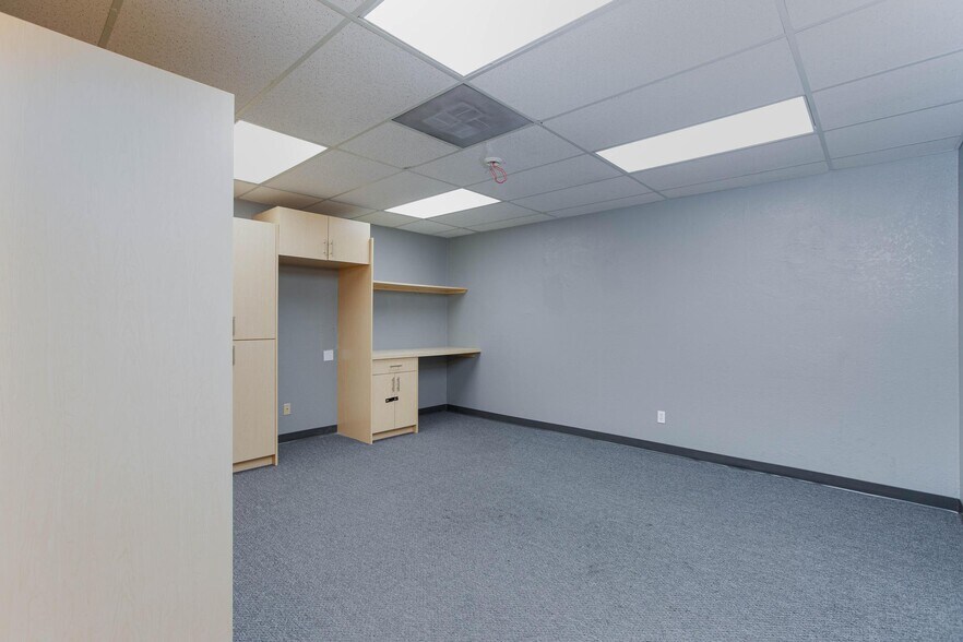 More Photos Of 872 E Sahara Ave, Las Vegas Medical For Lease