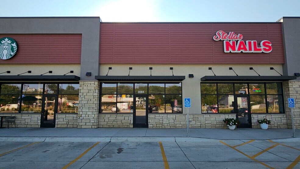 More Photos Of 3070-3094 Floyd Blvd, Sioux City Flex For Lease