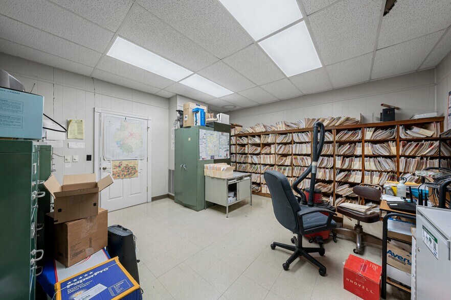 More Photos Of 318 S Green St, Glasgow Office For Sale