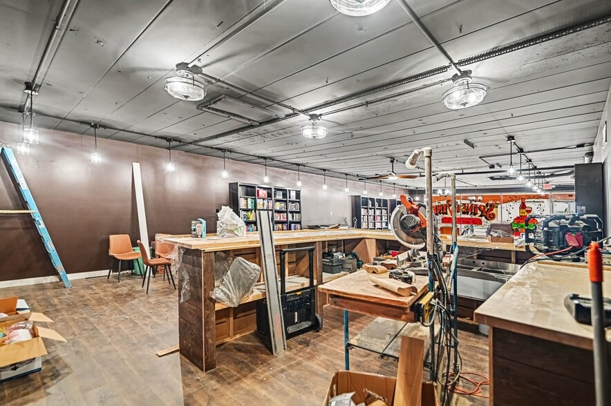 More Photos Of 516-528 Main St, Hamilton Office For Sale
