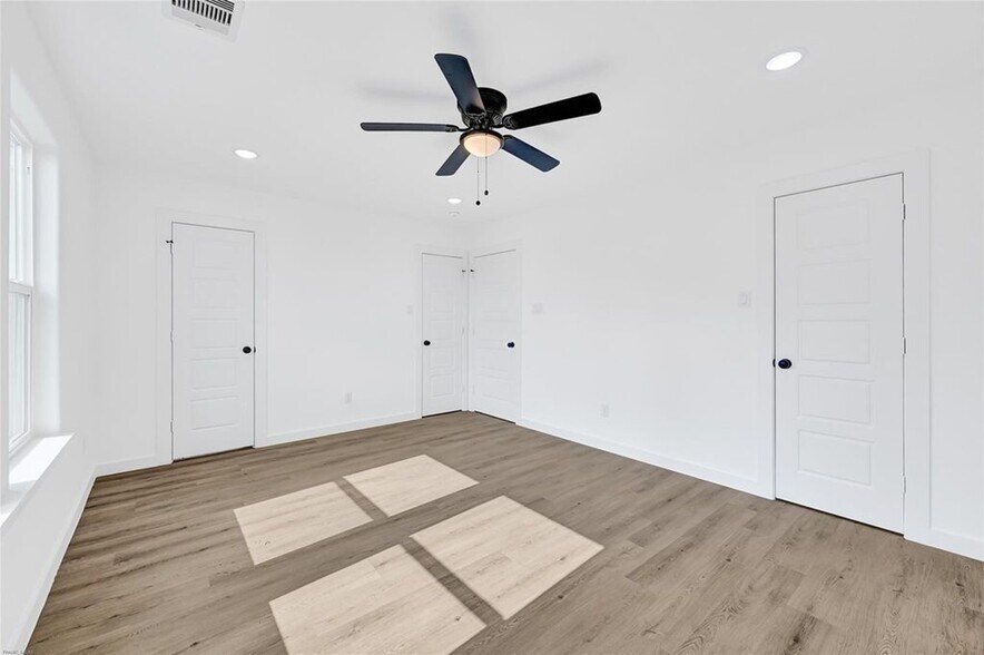 More Photos Of 8021 Birmingham st, Houston Apartments For Sale