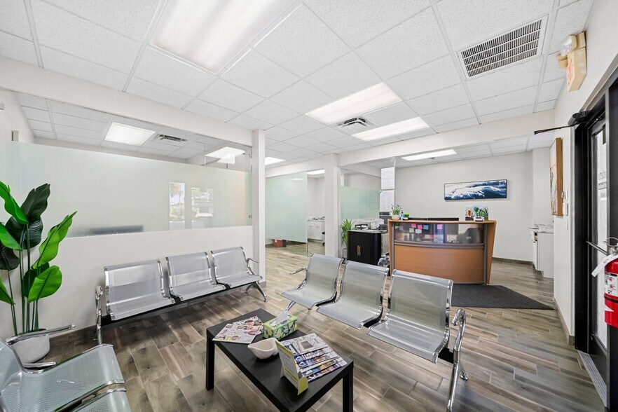 More Photos Of 13861 Plantation Rd, Fort Myers Office For Sale