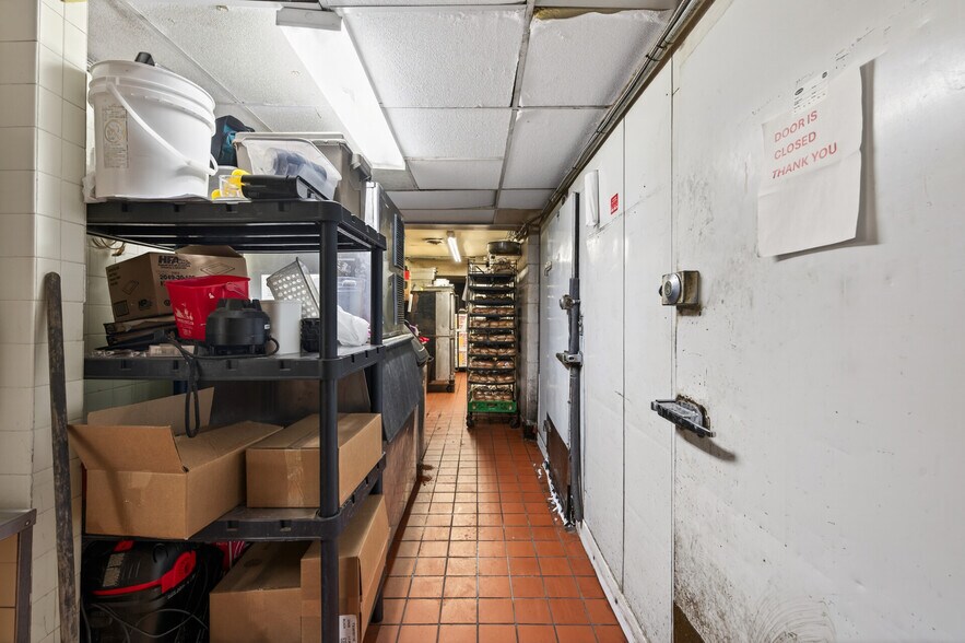 More Photos Of 17646 NE Central Ave, Ham Lake Restaurant For Sale