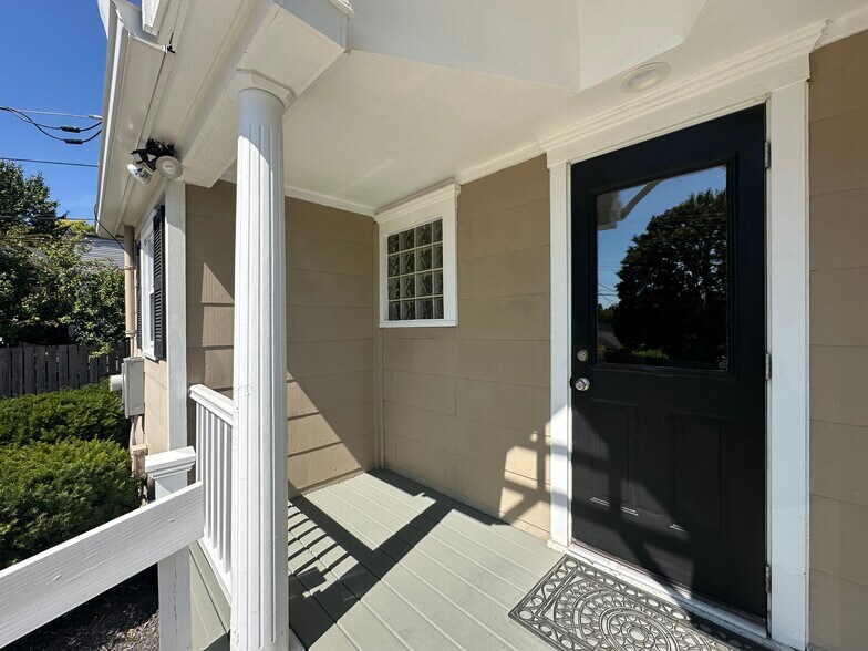 More Photos Of 68 E Franklin St, Dayton Office Residential For Lease