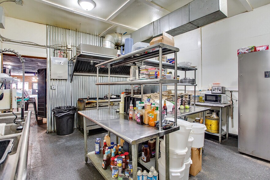 More Photos Of 418 Washington St, Chattahoochee Storefront For Sale