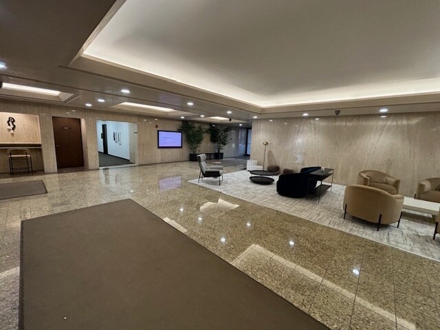 More Photos Of 2340 S River Rd, Des Plaines Office For Lease