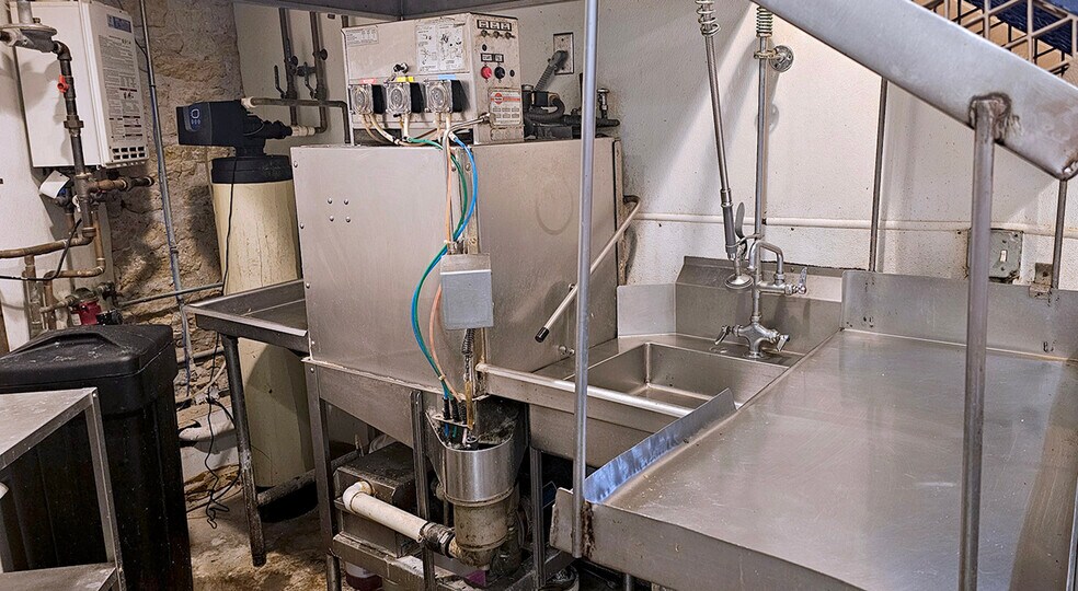 More Photos Of , Fort Atkinson General Retail For Sale