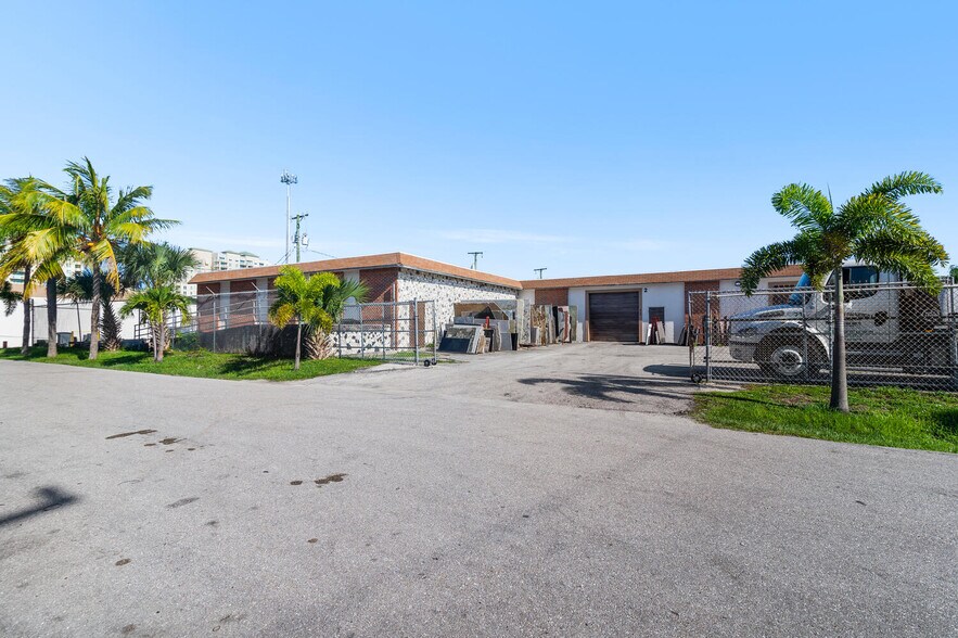 Primary Photo Of 420 NE 3rd St, Boynton Beach Manufacturing For Lease