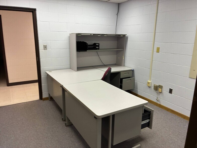 More Photos Of 851 S Rolling Meadows Dr, Fond Du Lac Office For Sale