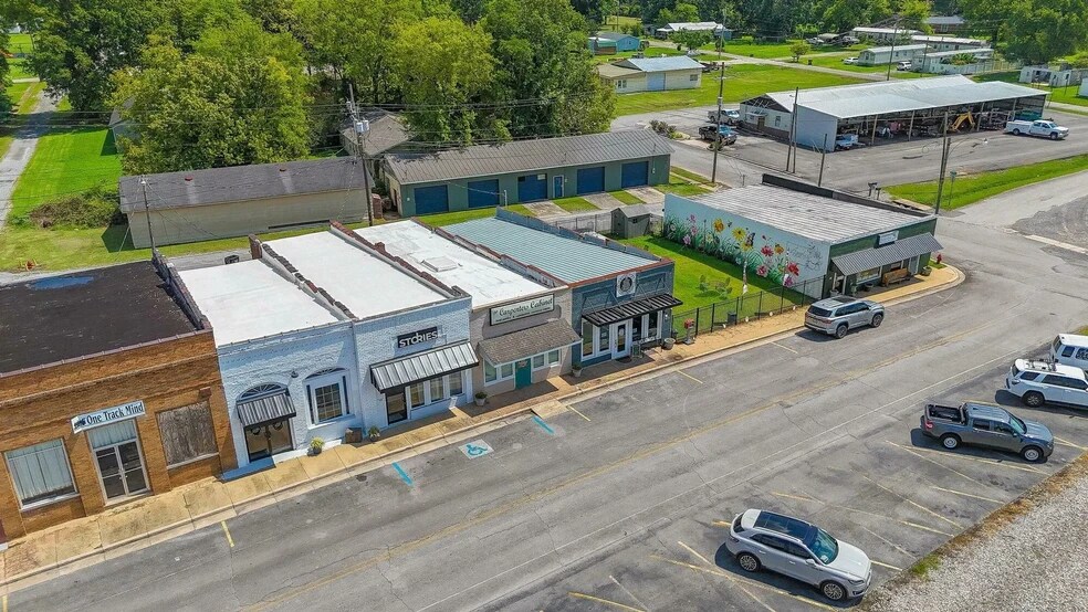 More Photos Of 46 Railroad Ave, Falkville Storefront For Sale