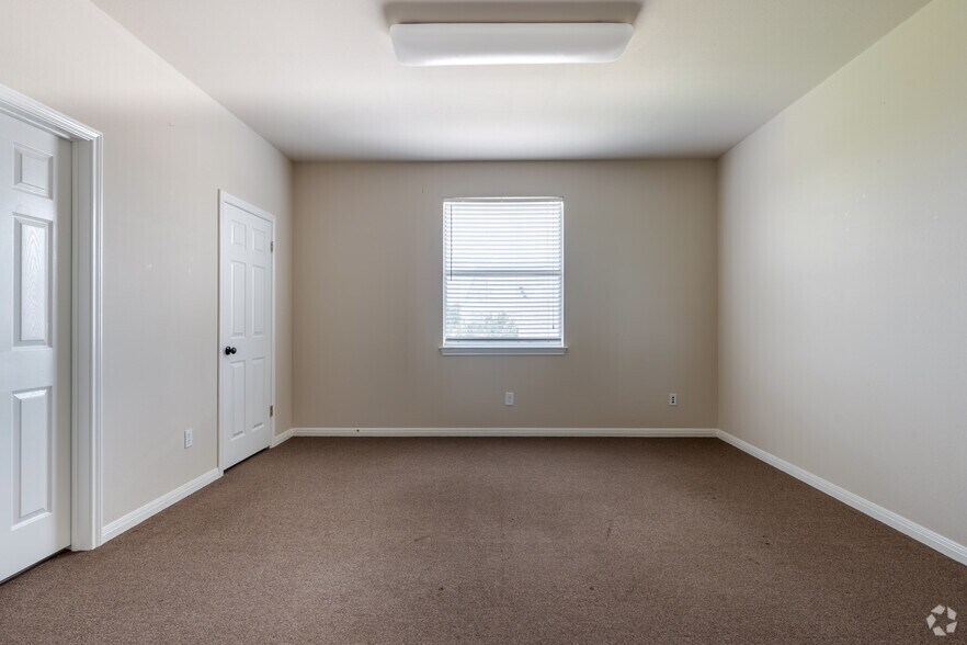 More Photos Of 10200 Hwy 290 W, Austin Medical For Sale