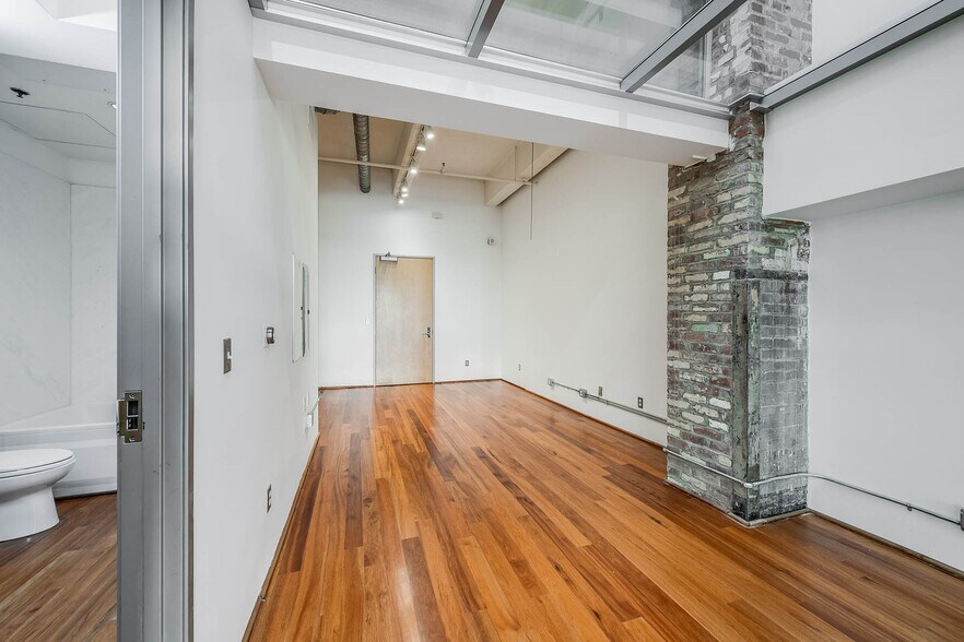 More Photos Of 1850 Industrial St, Los Angeles Apartments For Lease