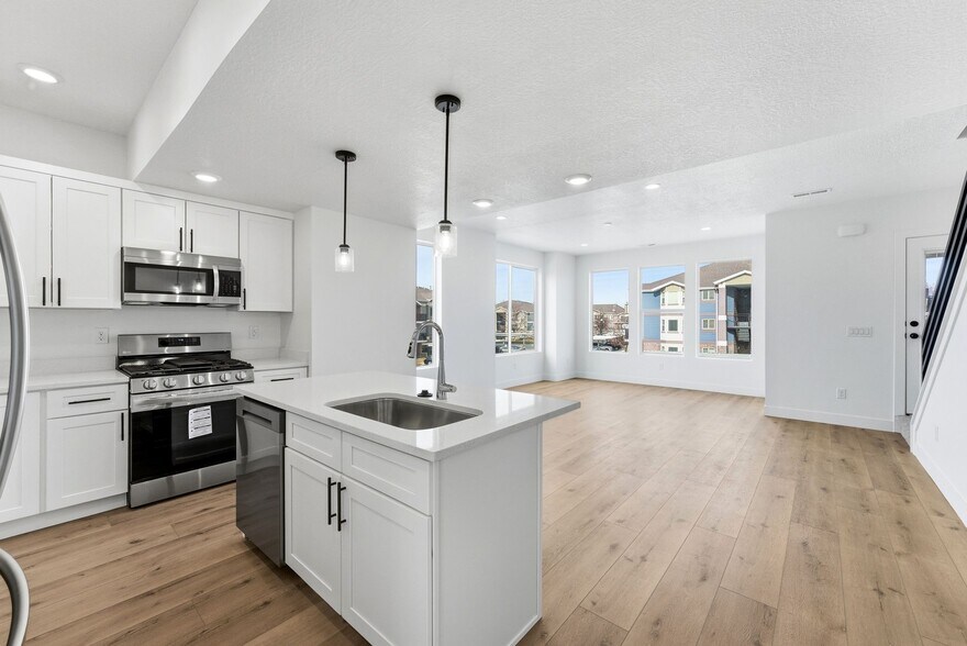 More Photos Of 132-144 E Chambord Ct, Sandy Apartments For Sale