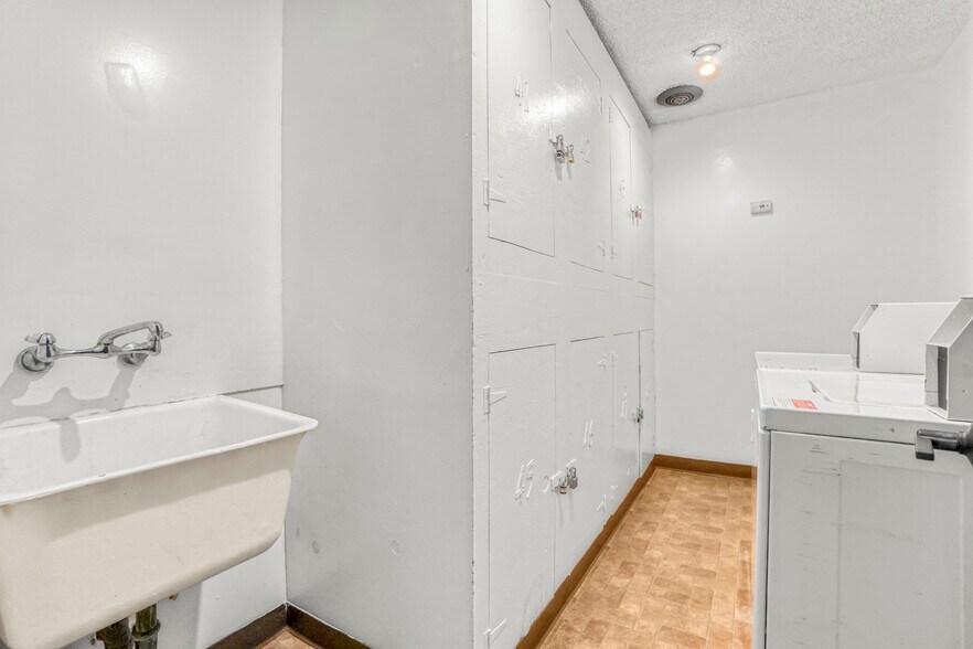 More Photos Of 8011 Romaine St, Los Angeles Apartments For Sale