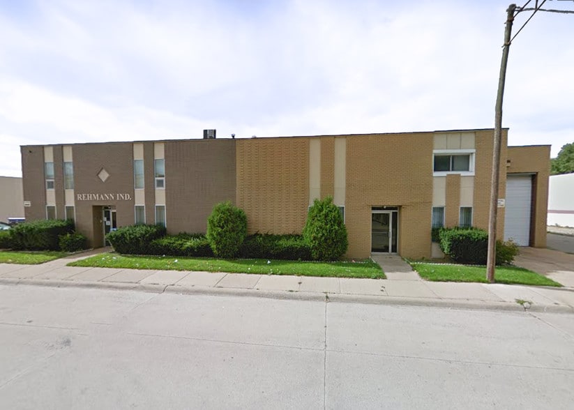 More Photos Of 23051-23127 Roseberry Ave, Warren Warehouse For Lease