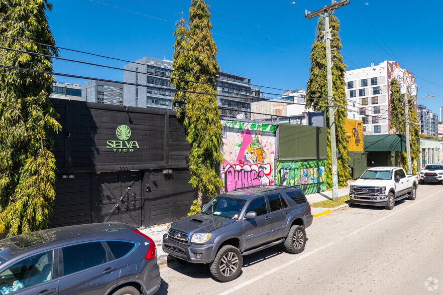 More Photos Of 297-299 NW 23rd St, Miami Bar For Lease