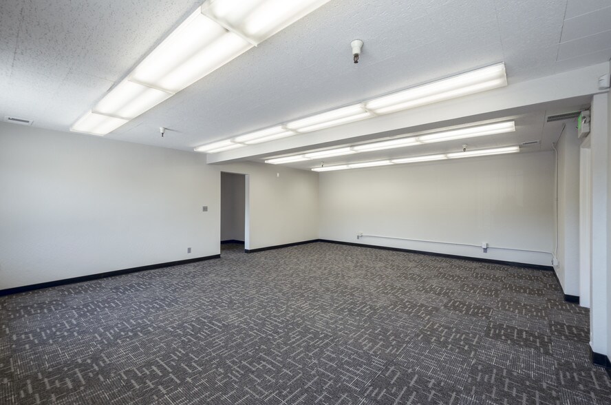 More Photos Of 901 Shasta St, Redwood City Warehouse For Lease