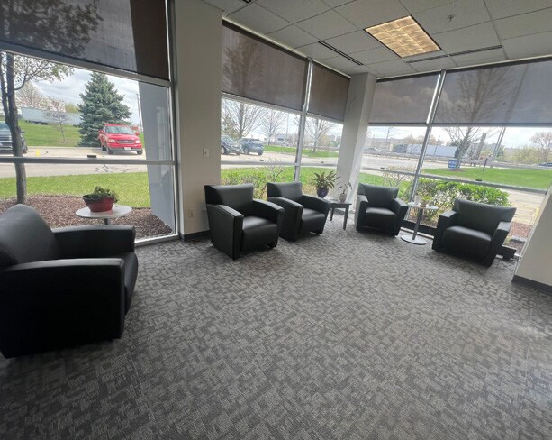 More Photos Of 530 W North Frontage Rd, Bolingbrook Manufacturing For Lease