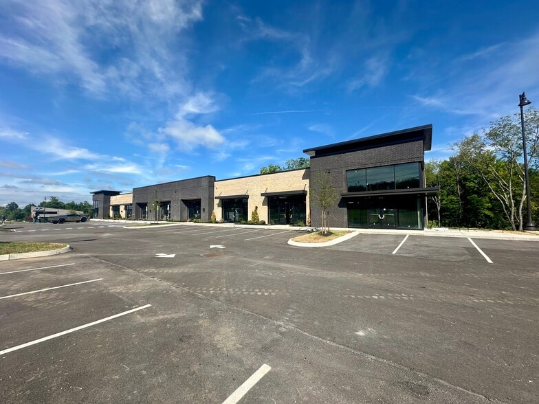 Primary Photo Of 11011 Kingston Pike, Farragut General Retail For Lease