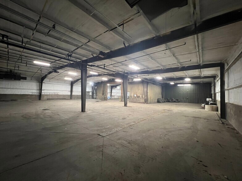 More Photos Of 2316 W Everett St, Appleton Industrial For Lease
