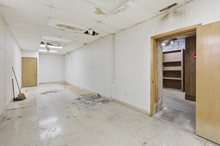 More Photos Of 117 E 4th St, Joplin Office For Sale