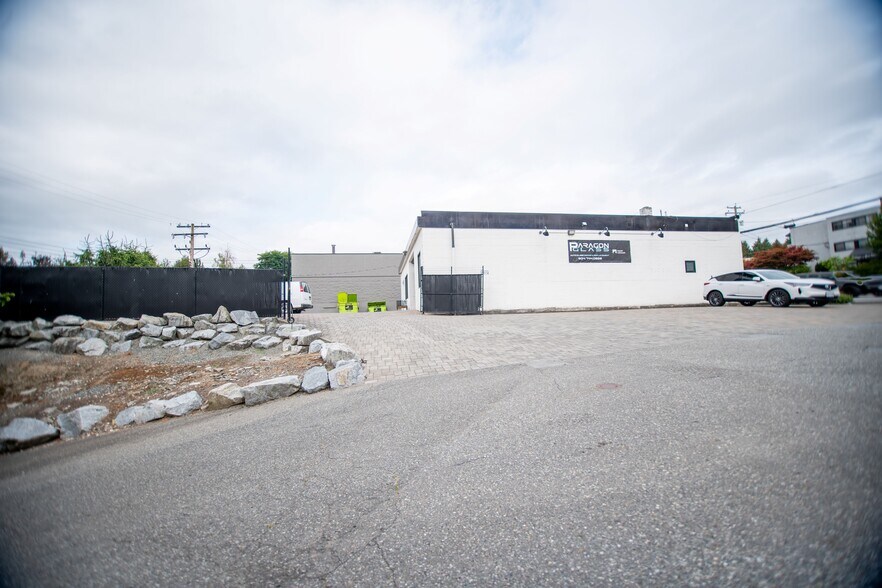 More Photos Of 33470 S Fraser Way, Abbotsford Freestanding For Lease