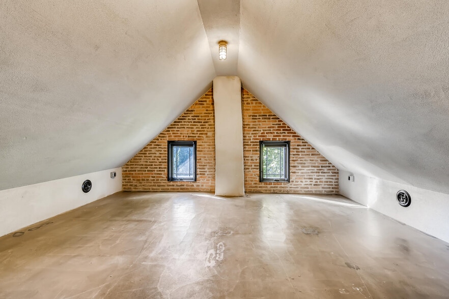 More Photos Of 289 E Main St, Westminster Office Residential For Lease