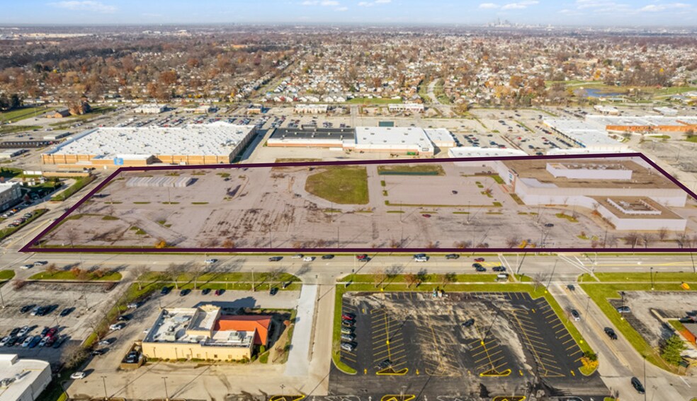 More Photos Of 7900 Day Dr, Parma General Retail For Sale