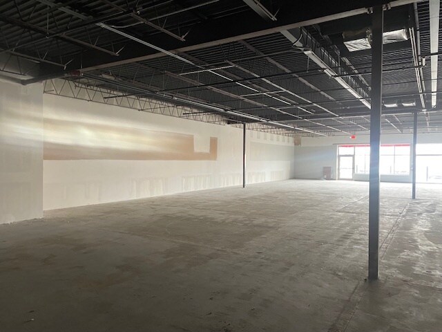 More Photos Of 831-923 W Clairemont Ave, Eau Claire Storefront For Lease