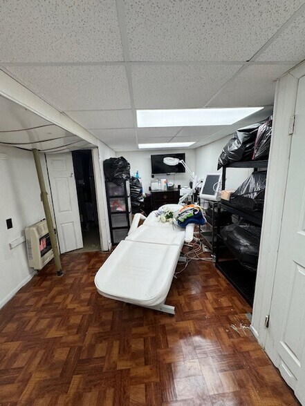 More Photos Of 78 W Walton Blvd, Pontiac Office For Sale
