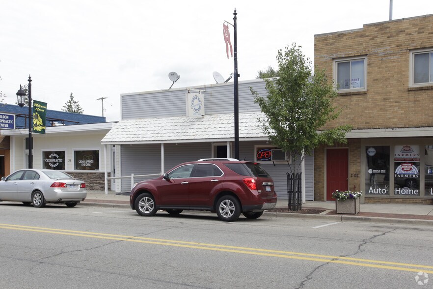More Photos Of 28 S Main St, Cedar Springs Bar For Sale