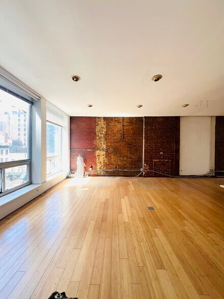 More Photos Of 57 W 28th St, New York Storefront Retail Office For Lease