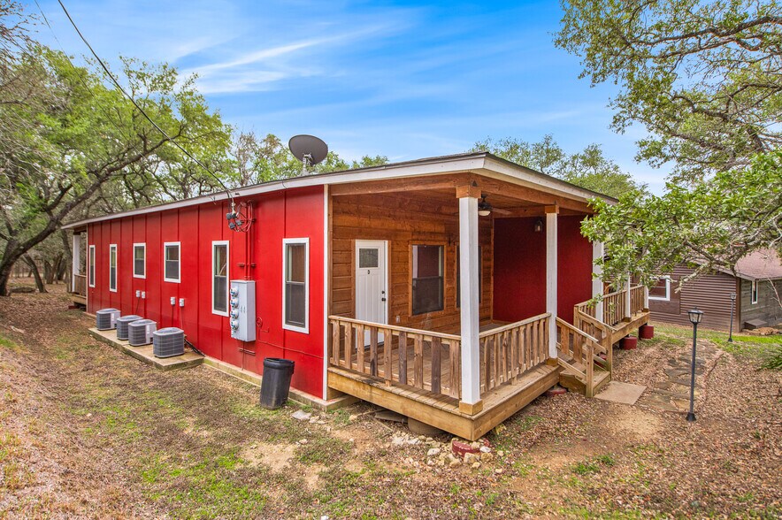 More Photos Of 101 Hunters Glen Dr, San Marcos Flex For Sale