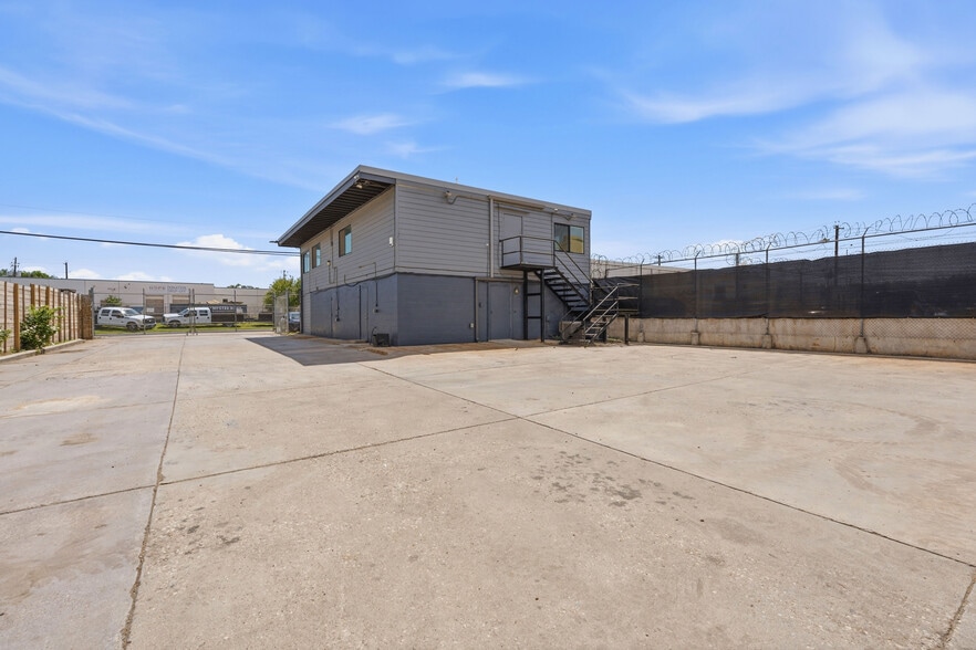 More Photos Of 1120 E 52nd St, Austin Flex For Sale