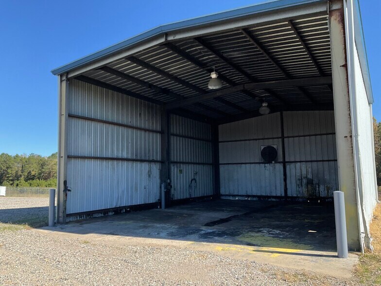 More Photos Of 211 Corporate Dr, Sibley Industrial For Lease