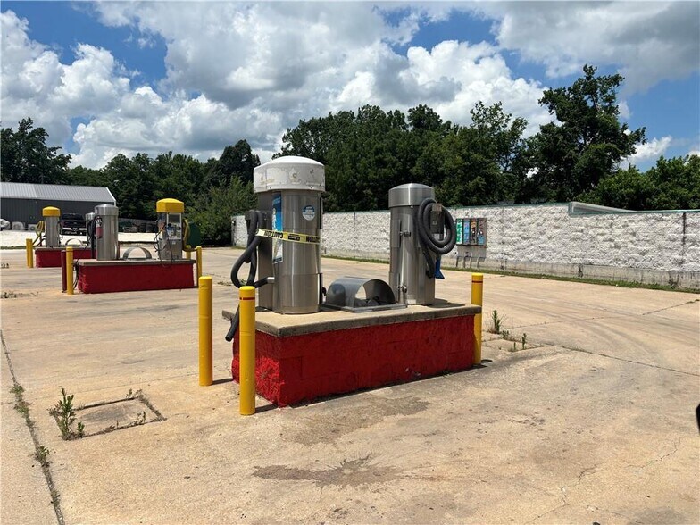 More Photos Of 16 Main St, Farmington Carwash For Sale