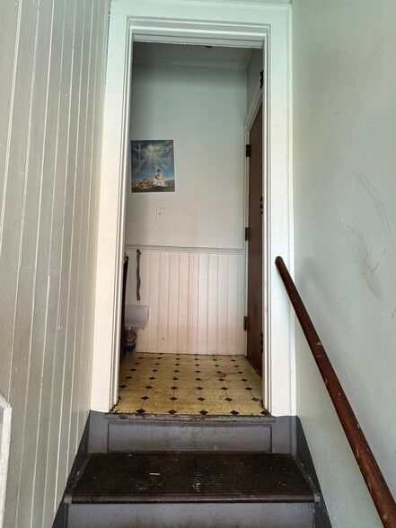 More Photos Of 102 Rowe Ave, Hartford Apartments For Sale