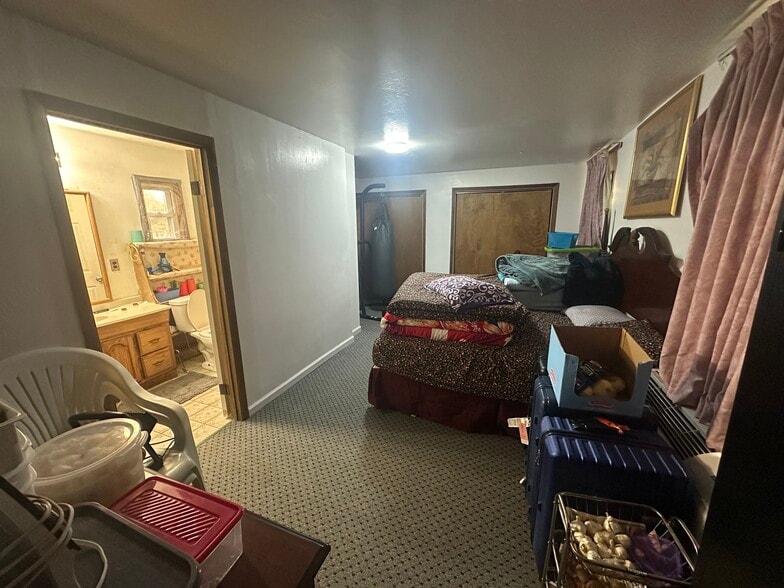 More Photos Of 721 State Route 54 E, Clinton Hotel For Sale