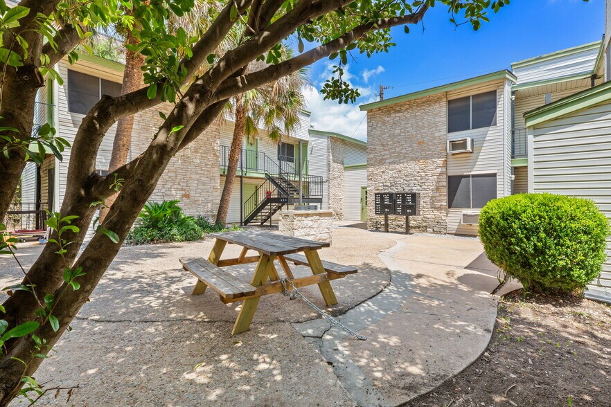 More Photos Of 4314 Gillis St, Austin Apartments For Sale