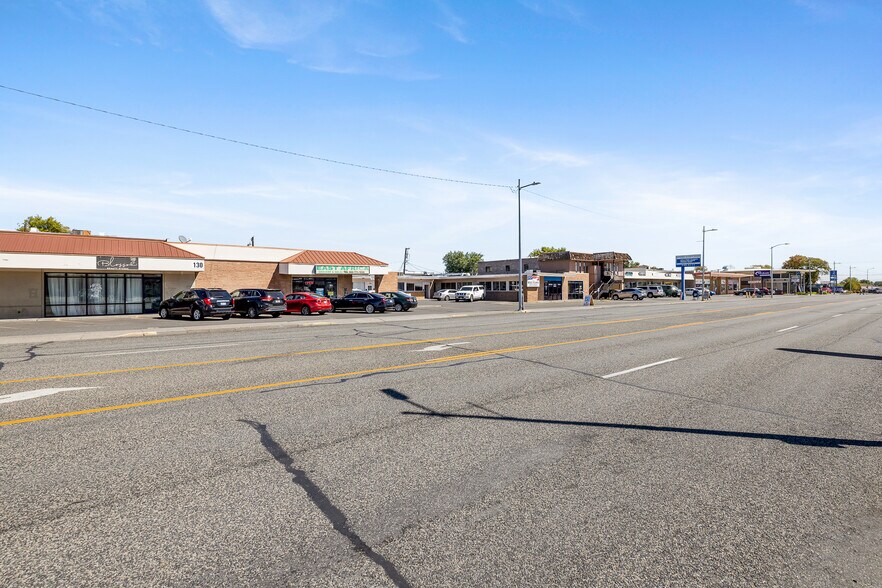 Primary Photo Of 118-122 Vista Way, Kennewick Storefront For Lease