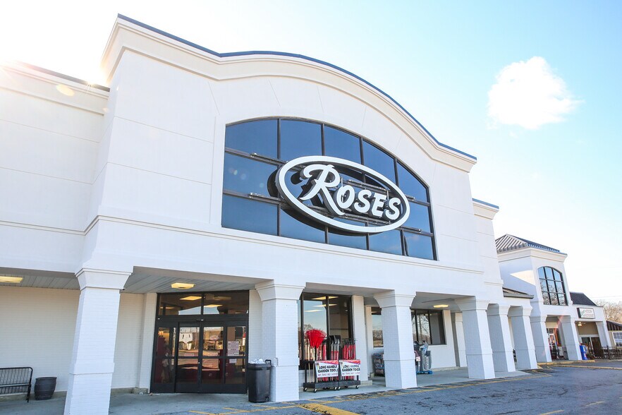 Primary Photo Of 612-634 Madison St, Shelbyville General Retail For Lease