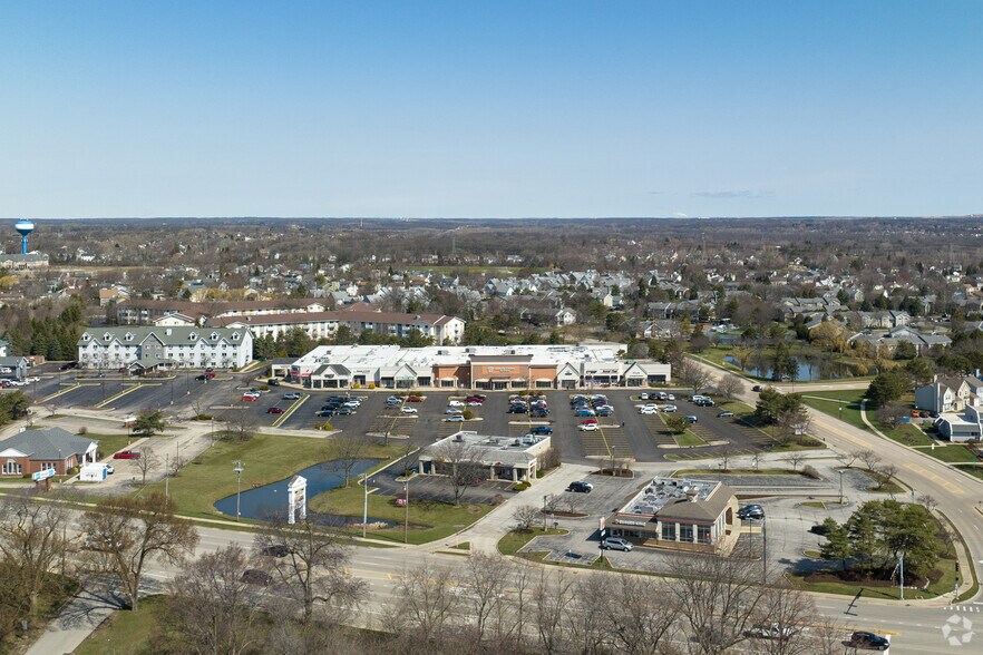 More Photos Of 5320-5340 Grand Ave, Gurnee General Retail For Lease