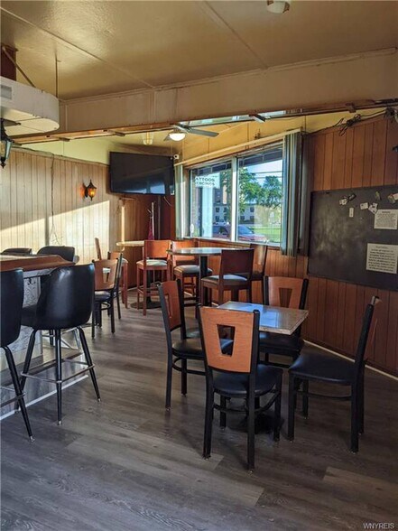 More Photos Of , Niagara Falls Unknown For Sale